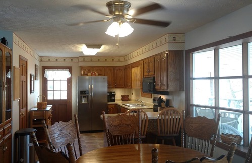 Somerset House | Lake View/3 Bedroom Townhome Sleeps 6-8/Close To Lee's Ford Marina