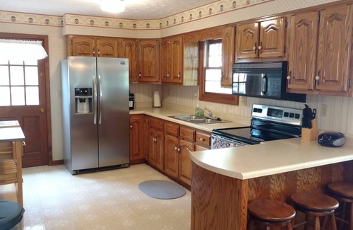 Somerset House | Lake View/3 Bedroom Townhome Sleeps 6-8/Close To Lee's Ford Marina