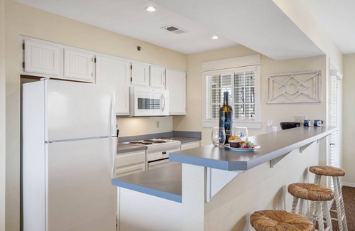 Kimberling City Condo | Lake View Condo-Firepit Table-Table Rock Access-Free Attraction Tickets-Outdoor Pool