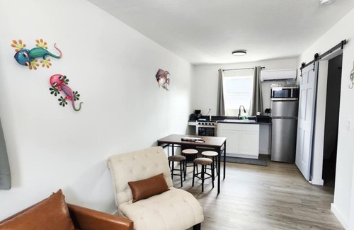 Monticello Cottage | Lake View Cottage - 2 Bedroom w/Kitchenette. Family Friendly!