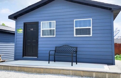 Monticello Cottage | Lake View Cottage - 2 Bedroom w/Kitchenette. Family Friendly!