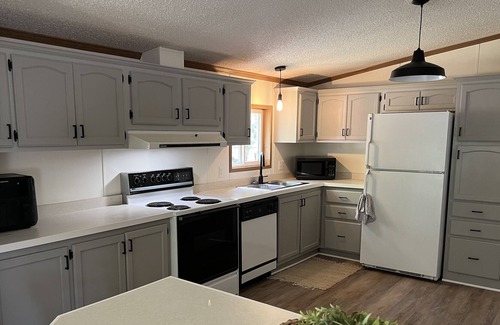 Elysian House | Lake View Cottage in Elysian with Lake Francis Views - 20% Weekly Discount