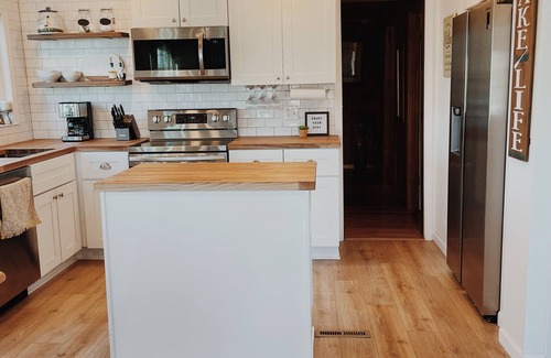 New Fairfield House | Lake View Cottage in Candlewood Lake Community
