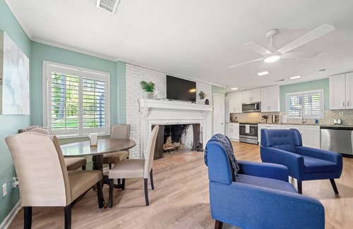 Hampton Cottage | Lake View: Cozy 2 BR Cottage Close to Atlanta