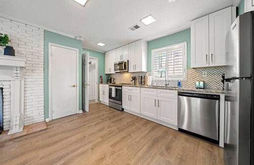 Hampton Cottage | Lake View: Cozy 2 BR Cottage Close to Atlanta