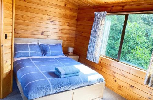Kawaha Point House | Lake view family Lodge up tp 14 people