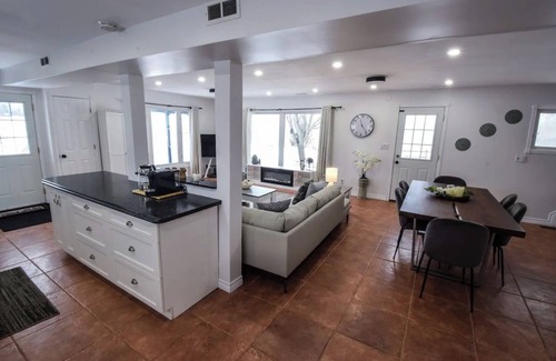 Lowbanks House | Lake View from Lakefront House: 10 Min to Byng Pool, Beach, & Rock Point Parknnn