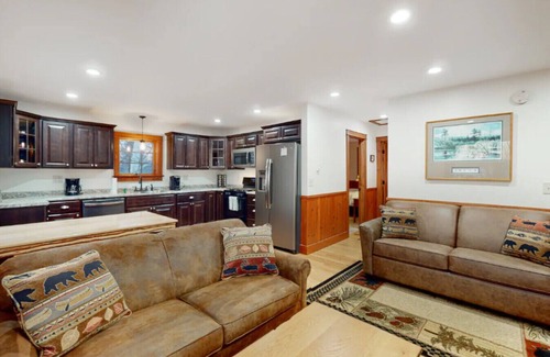 Greenville Cabin | Lake View*Hot Tub*Sunsets*Fire Pit*Pet Friendly*