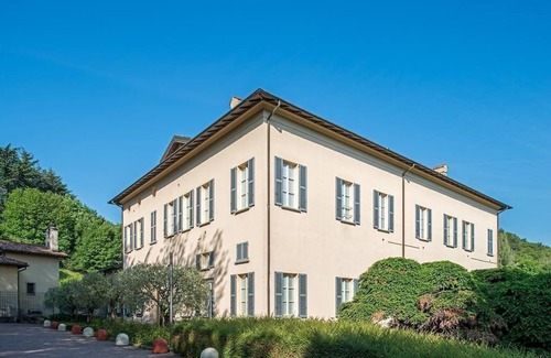 Como Apartment | Lake View Loft in a Villa with swimming pool and tennis court