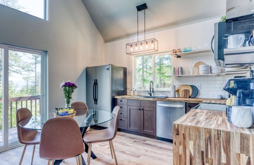 Lakeside House | Lake View Luxury - Paddle boards - Firepit - Fish, Hike, Ski. Montana Paradise!