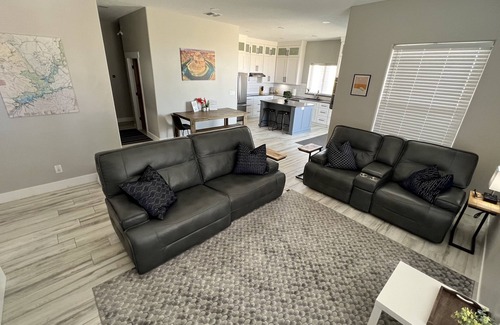 Greenehaven House | Lake View Modern House with Beautiful Sunsets!