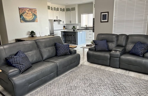 Greenehaven House | Lake View Modern House with Beautiful Sunsets!