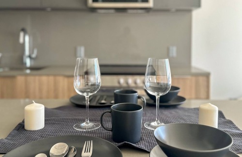 West Don Lands Apartment | Lake View New Elegant & Spacious Condo at Distillery District, Gym, Pool, Cowork