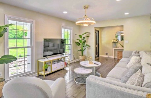 Gainesville House | Lake View, Pet-Friendly, Game Room, Fully Stocked Kitchen