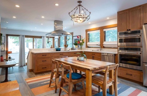 Tahoe Tavern House | Lake View|Pool|Pier|Bouys|Pickleball|Walk to town