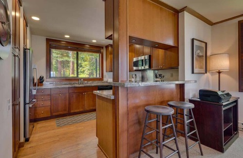 Tahoe Sierra Estates Condo | Lake View|Pool|Pier|Bouys|Pickleball|Walk to town