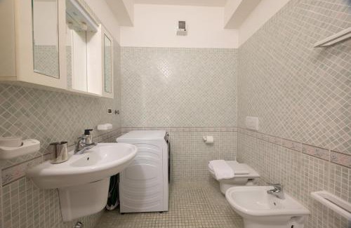 Carate Urio Apartment | [Lake View] Private Covered Parking and Terrace