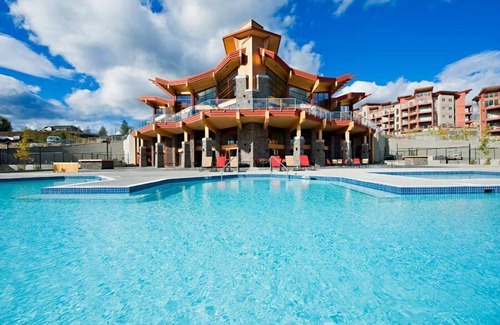 Central Okanagan Condo | Lake View! Resort Style living. Short term rentals are allowed at this complex.