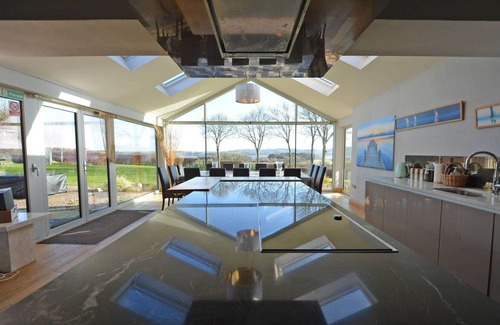 Compton Martin Cottage | Lake View Retreat