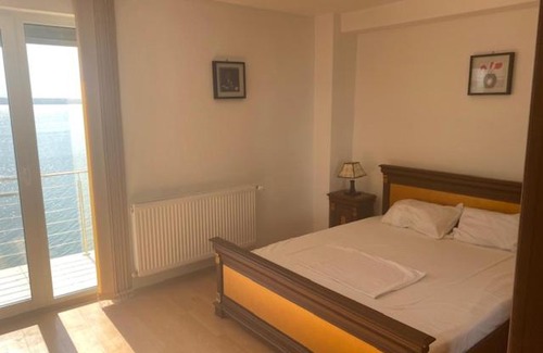 Constanta Apartment | LAKE VIEW