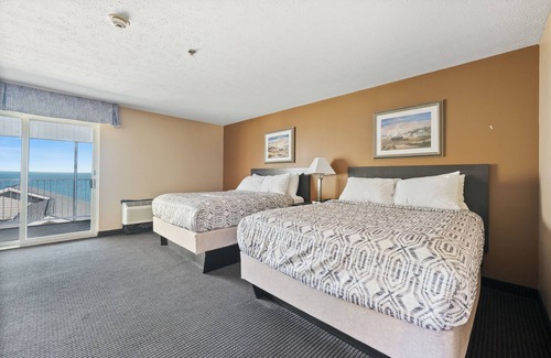 Put-in-Bay Hotel | Lake View Suite Put in Bay - Sleeps 6 People