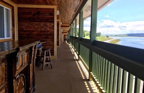 West Yellowstone Hotel | Lake View Suites