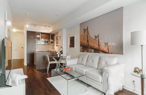 Fort York Apartment | Lake Views 2Bdr 1Bath Downtown Toronto