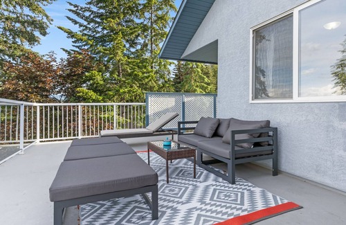 West Kelowna Estates House | Lake Views Beach Home - 6 mins to Downtown Kelowna
