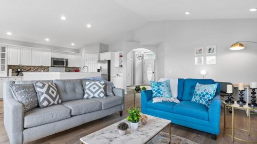 West Kelowna Estates House | Lake Views Beach Home 6 mins to downtown BL# 10232