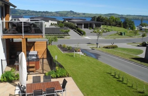 Rainbow Point Apartment | Lake Views From 3 Mile Bay, SPA, lake close, self contained apartment, EV Charge