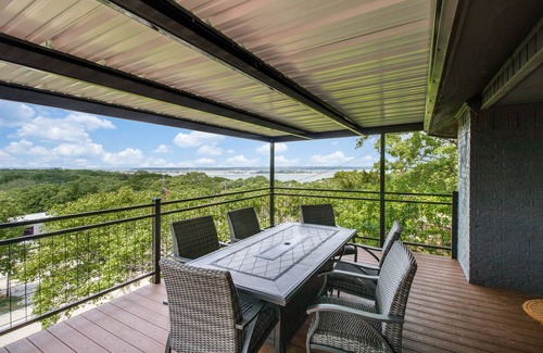 Pottsboro Cabin | Lake views from The Byrd House