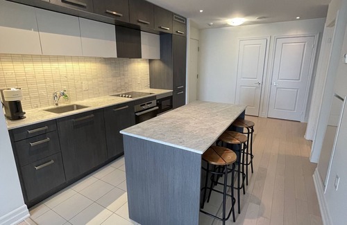 St. Lawrence Condo | Lake Views High Floor 1 Bed + 2 Bath + Den