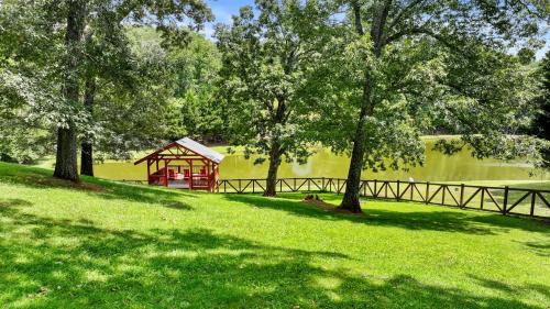Morganton House | Lake Views Hot Tub Fire Pit 6bed