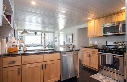 Beachwood-Bluffton House | Lake Views Near Beach CLEAN