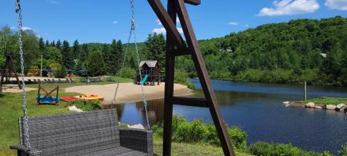 Saint-Faustin-Lac-Carre Ski Chalet | Lake views, spa, king bed, Golf Club amenities