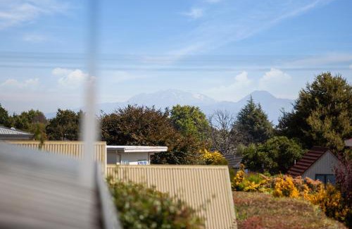 Waipahihi House | Lake Vista at Two Mile Bay- Taupo Central Home