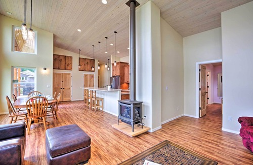 Sudden Valley House | Lake Whatcom House w/Private Hot Tub + Dock