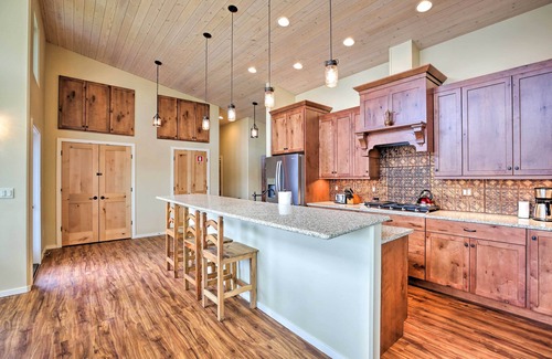 Sudden Valley House | Lake Whatcom House w/Private Hot Tub + Dock