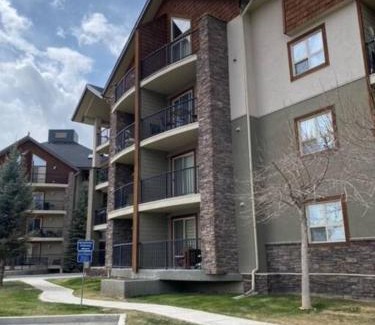 East Kootenay Apartment | Lake Windermere Pointe by StayIn