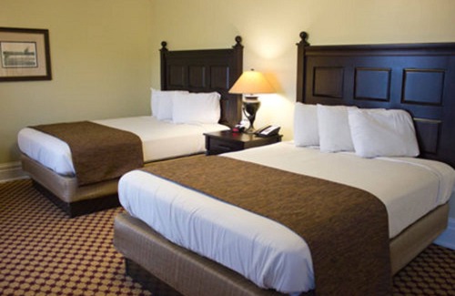 Yellowstone National Park Hotel | Lake Yellowstone Hotel & Cabins - Inside the Park