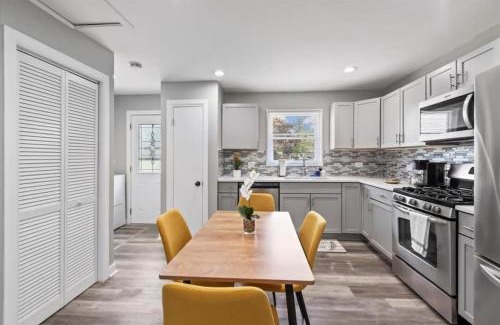Lake Zurich House | Lake Zurich Home with fast Wi-Fi