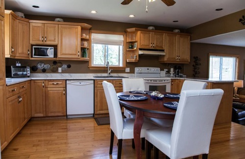 Frontenac Cottage | Lakebreeze - Family Friendly Vacation Home