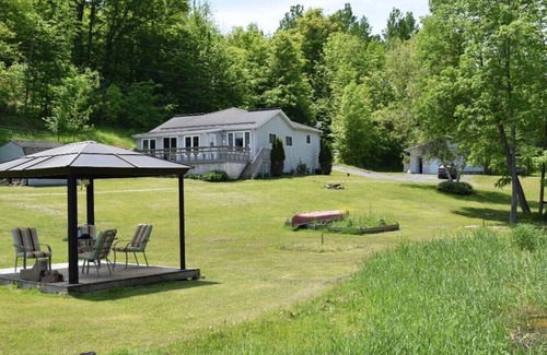 Frontenac Cottage | Lakebreeze - Family Friendly Vacation Home