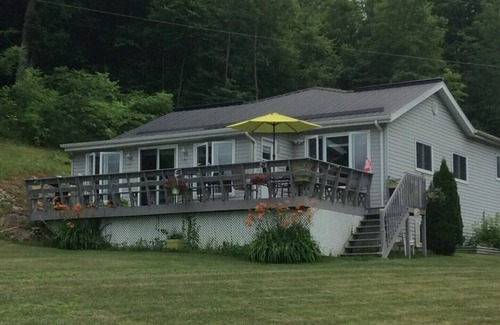 Frontenac Cottage | Lakebreeze - Family Friendly Vacation Home