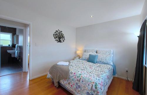 Takapuna Villa | Lakefornt Central Comfort Near Beach