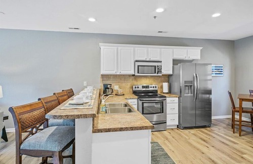 Camdenton Condo | Lakefront 2 Bedroom Condo Close to Amphitheater