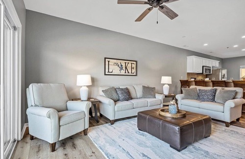 Camdenton Condo | Lakefront 2 Bedroom Condo Close to Amphitheater