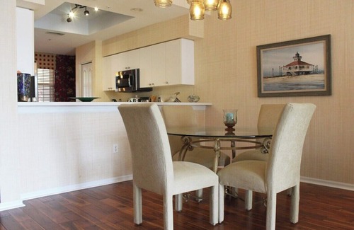 Sarasota Condo | Lakefront 2BR ground level condo in Heritage Oaks - Wild Flower