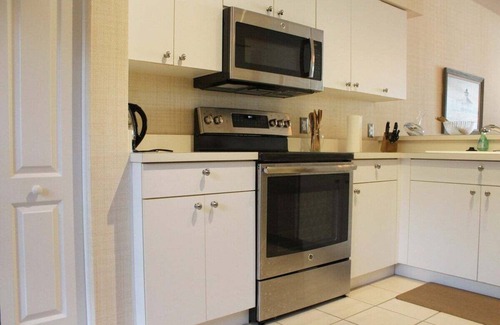 Sarasota Condo | Lakefront 2BR ground level condo in Heritage Oaks - Wild Flower