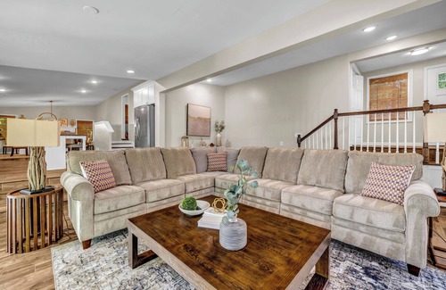 Buford House | Lakefront 4 BR with Pool + Swim Dock – Entire Home in Buford, GA